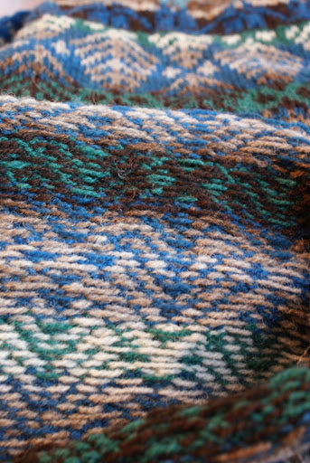 Weaving in floats